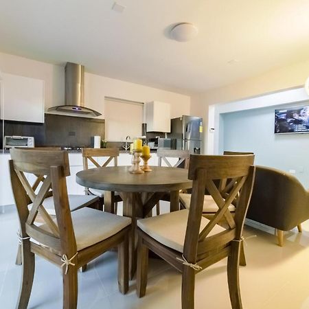 Koyari Modern Condos 9BR 7BA Sleeps 26 w/ Pool&Roof Deck Palm Beach Buitenkant foto