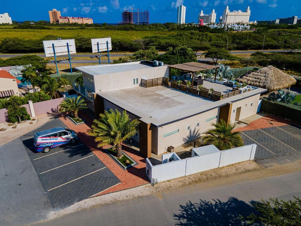 Koyari Modern Condos 9BR 7BA Sleeps 26 w/ Pool&Roof Deck Palm Beach Buitenkant foto