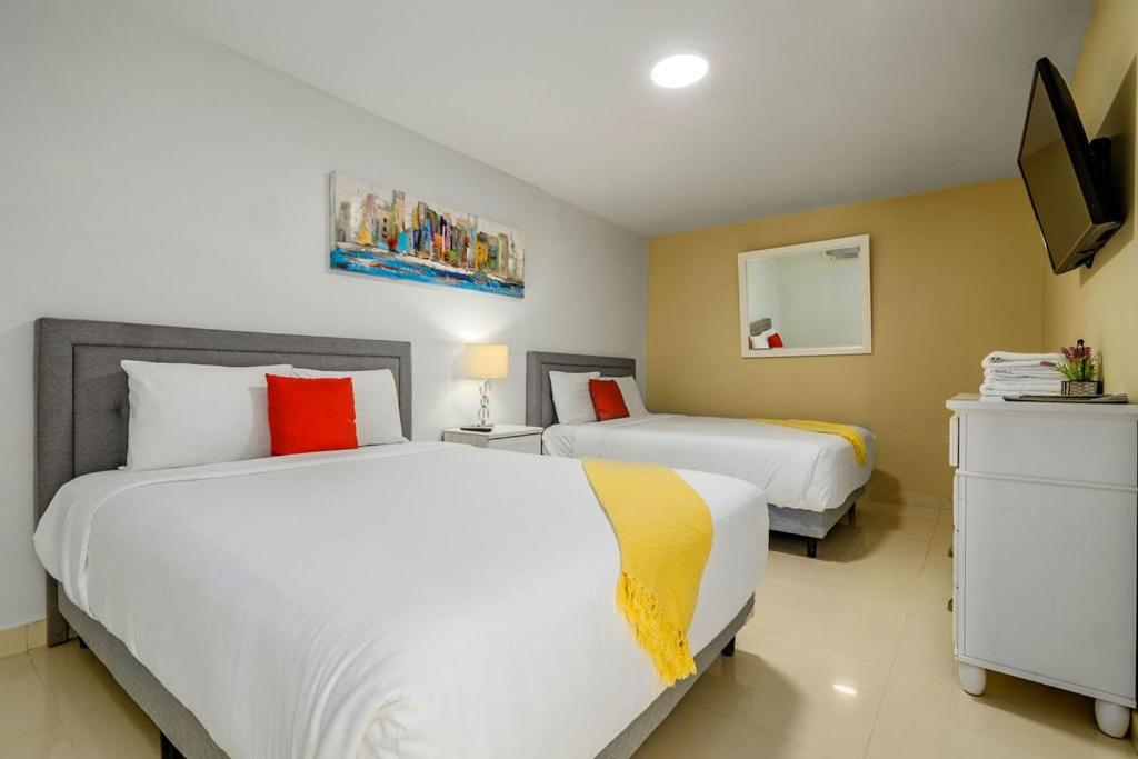Koyari Modern Condos 9BR 7BA Sleeps 26 w/ Pool&Roof Deck Palm Beach Buitenkant foto