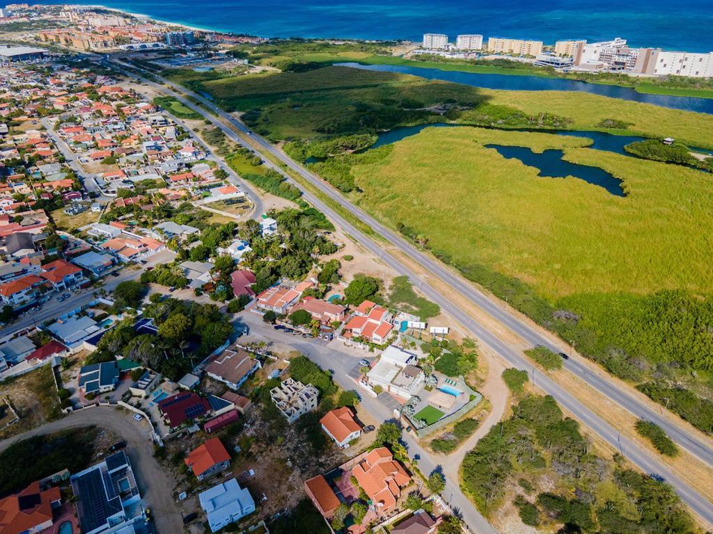 Koyari Modern Condos 9BR 7BA Sleeps 26 w/ Pool&Roof Deck Palm Beach Buitenkant foto