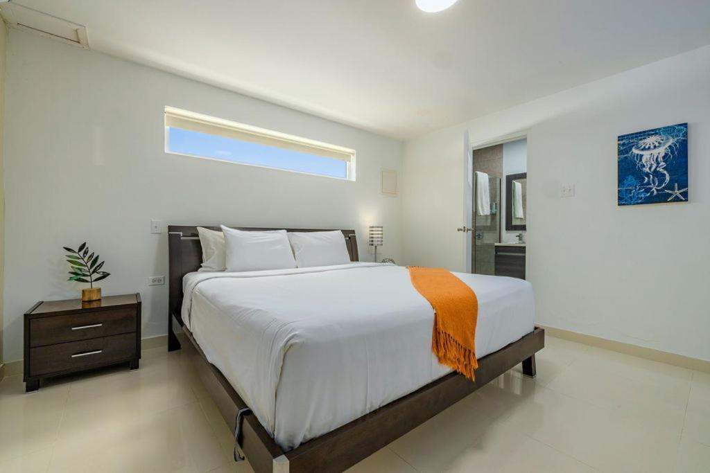 Koyari Modern Condos 9BR 7BA Sleeps 26 w/ Pool&Roof Deck Palm Beach Buitenkant foto