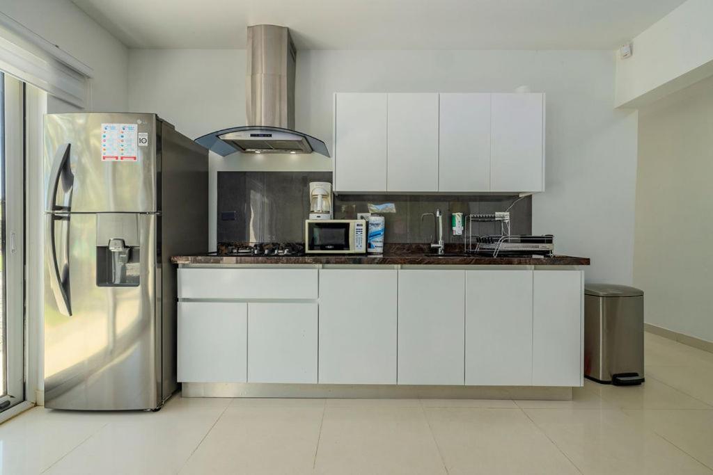 Koyari Modern Condos 9BR 7BA Sleeps 26 w/ Pool&Roof Deck Palm Beach Buitenkant foto