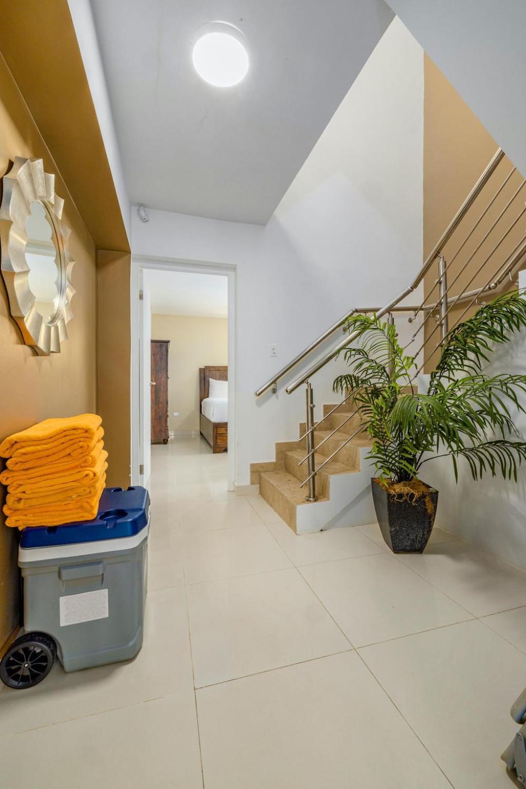 Koyari Modern Condos 9BR 7BA Sleeps 26 w/ Pool&Roof Deck Palm Beach Buitenkant foto