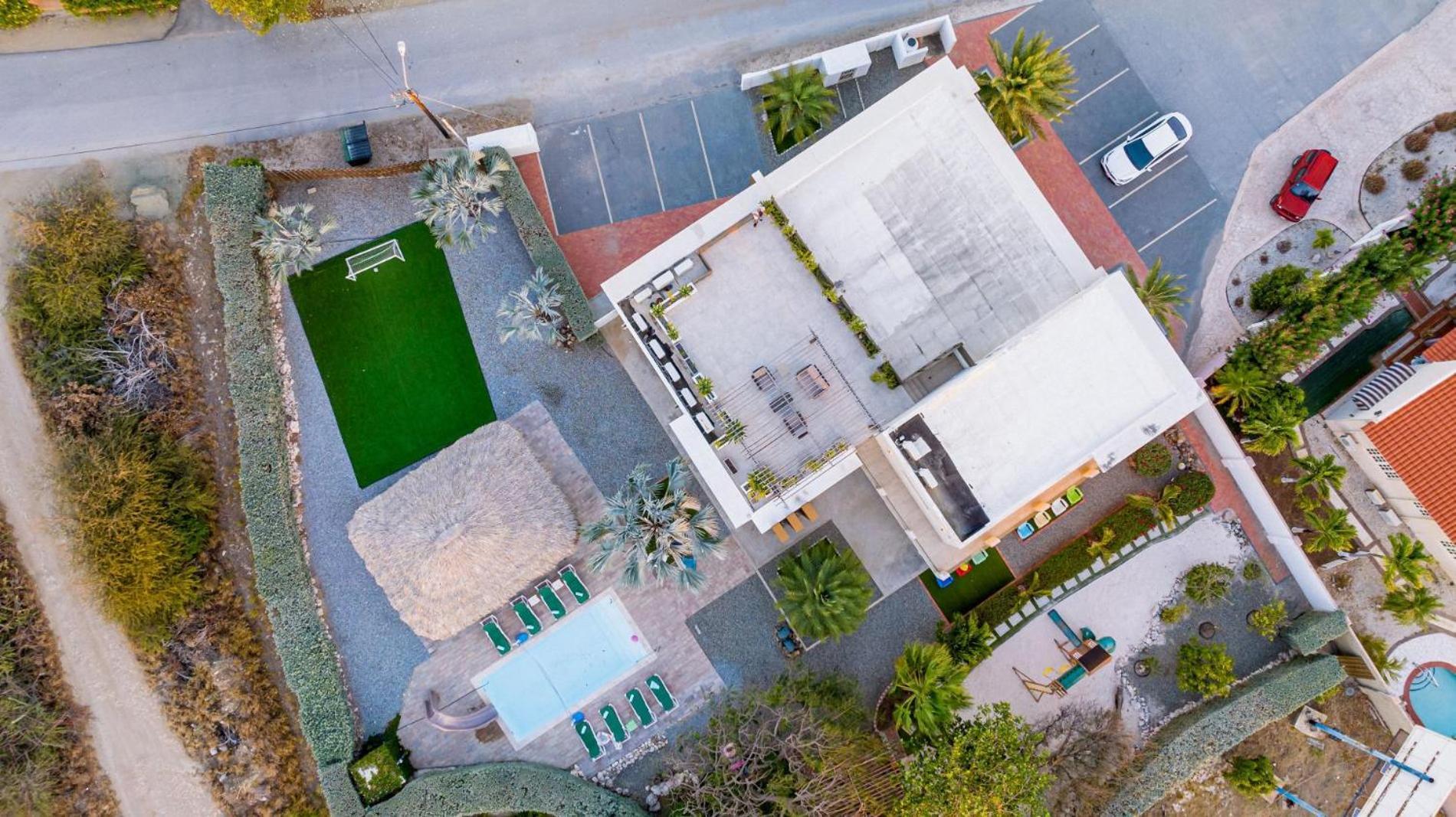 Koyari Modern Condos 9BR 7BA Sleeps 26 w/ Pool&Roof Deck Palm Beach Buitenkant foto