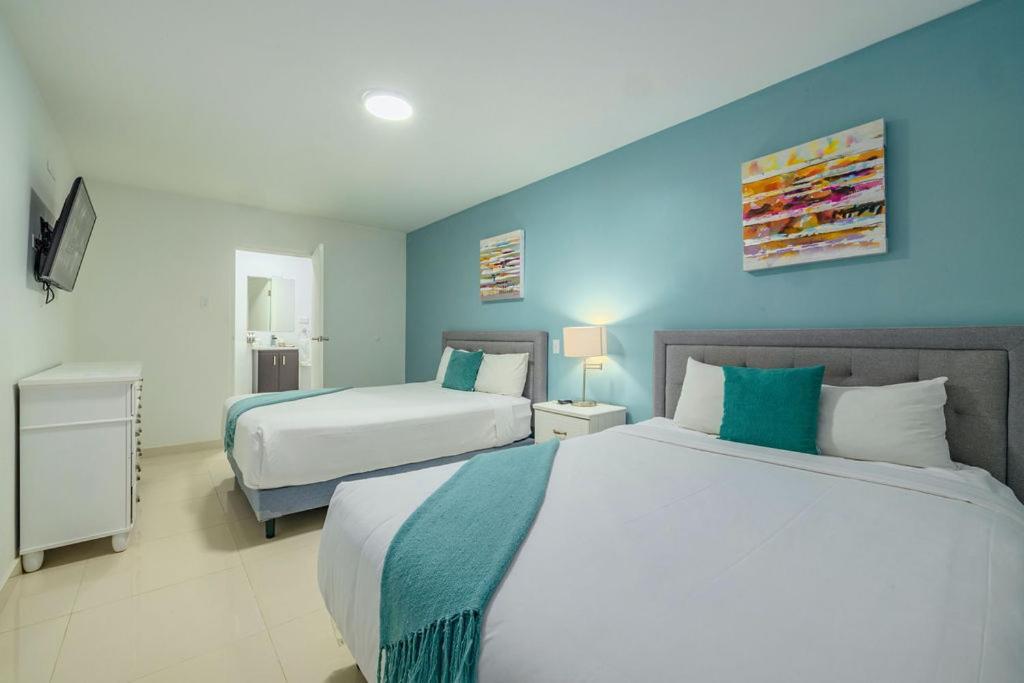 Koyari Modern Condos 9BR 7BA Sleeps 26 w/ Pool&Roof Deck Palm Beach Buitenkant foto