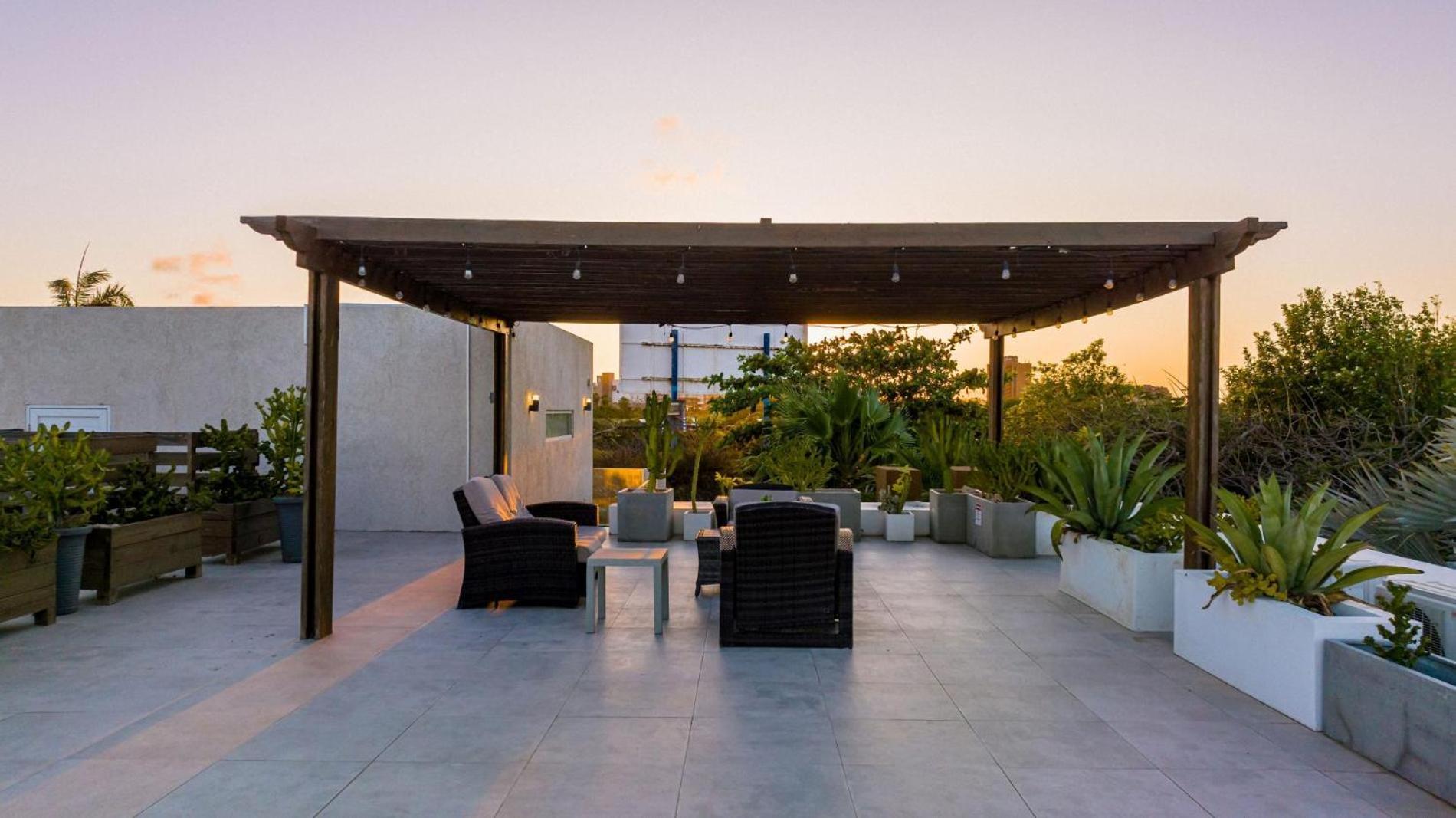 Koyari Modern Condos 9BR 7BA Sleeps 26 w/ Pool&Roof Deck Palm Beach Buitenkant foto