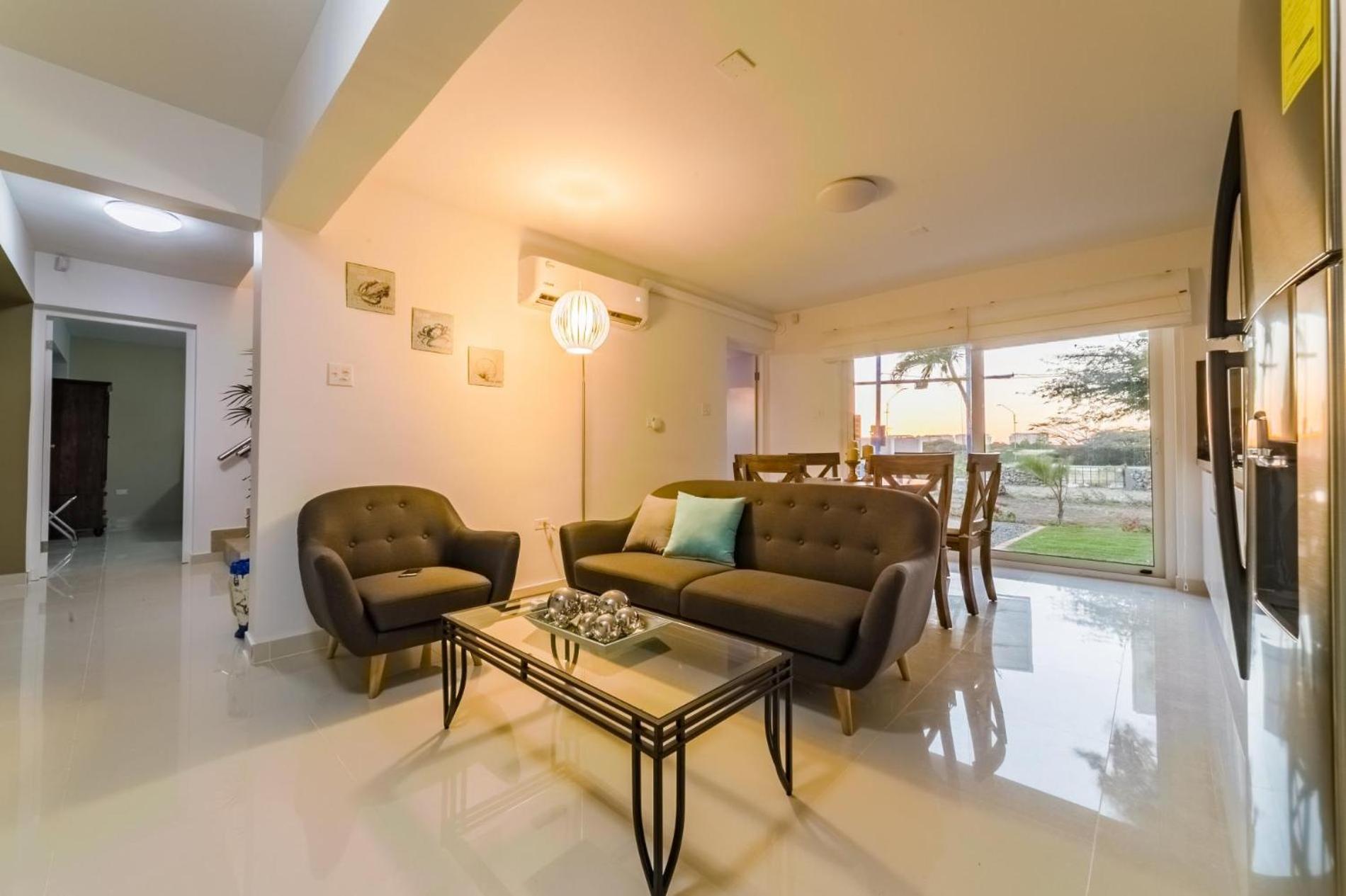 Koyari Modern Condos 9BR 7BA Sleeps 26 w/ Pool&Roof Deck Palm Beach Buitenkant foto