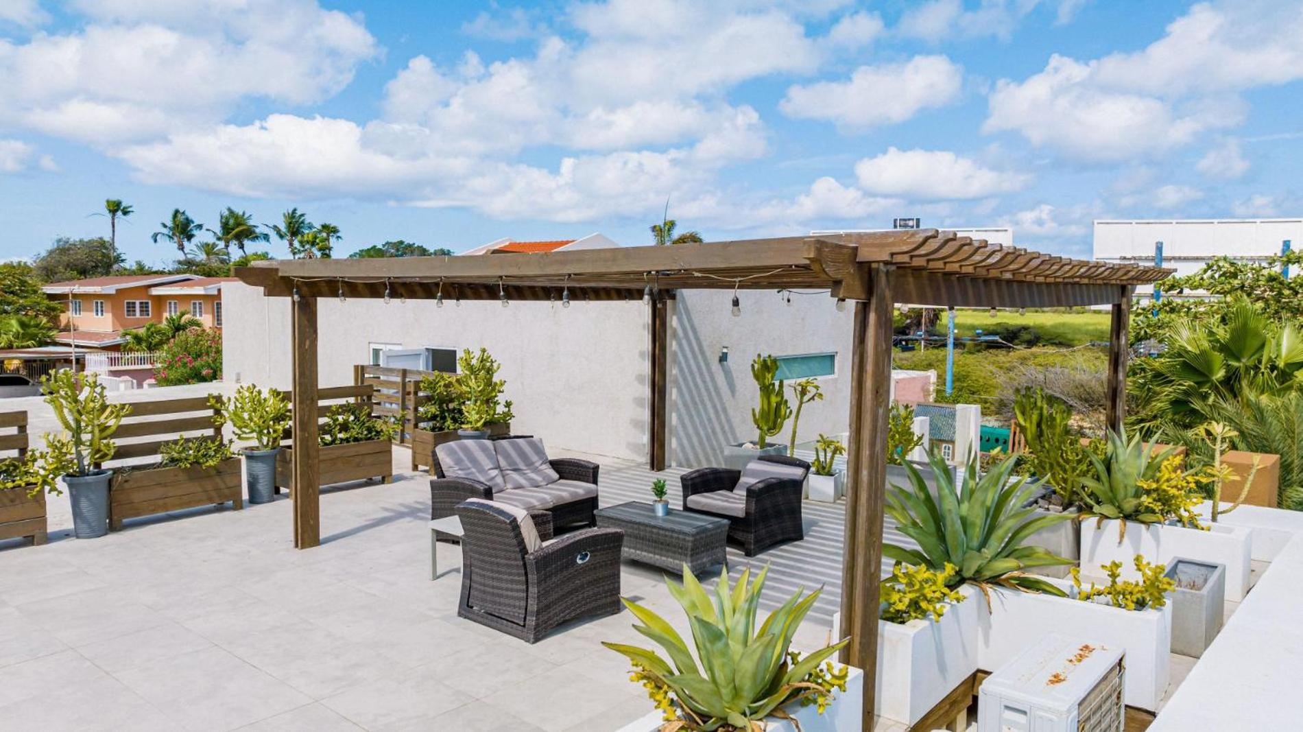 Koyari Modern Condos 9BR 7BA Sleeps 26 w/ Pool&Roof Deck Palm Beach Buitenkant foto