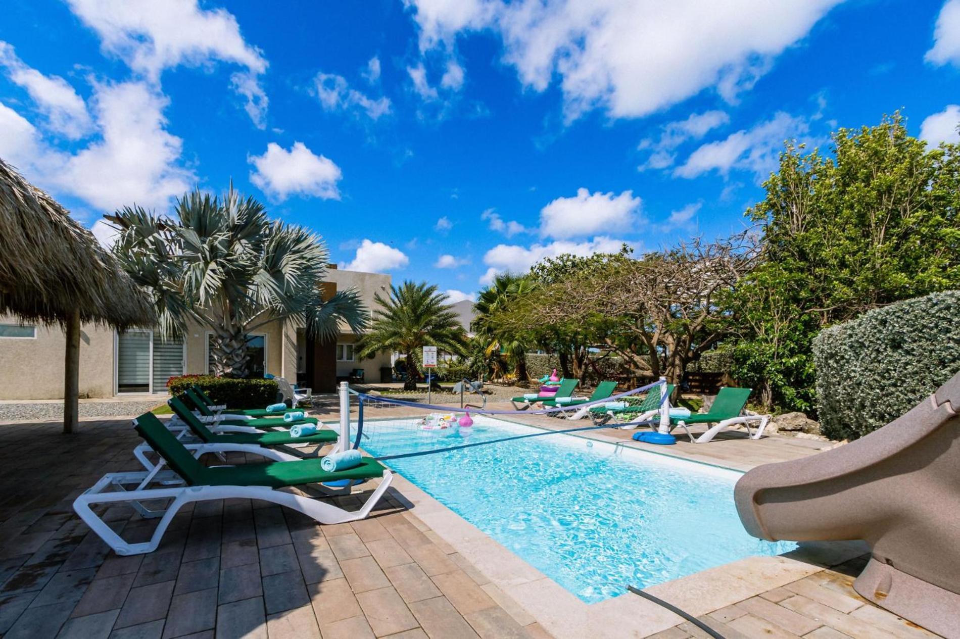 Koyari Modern Condos 9BR 7BA Sleeps 26 w/ Pool&Roof Deck Palm Beach Buitenkant foto