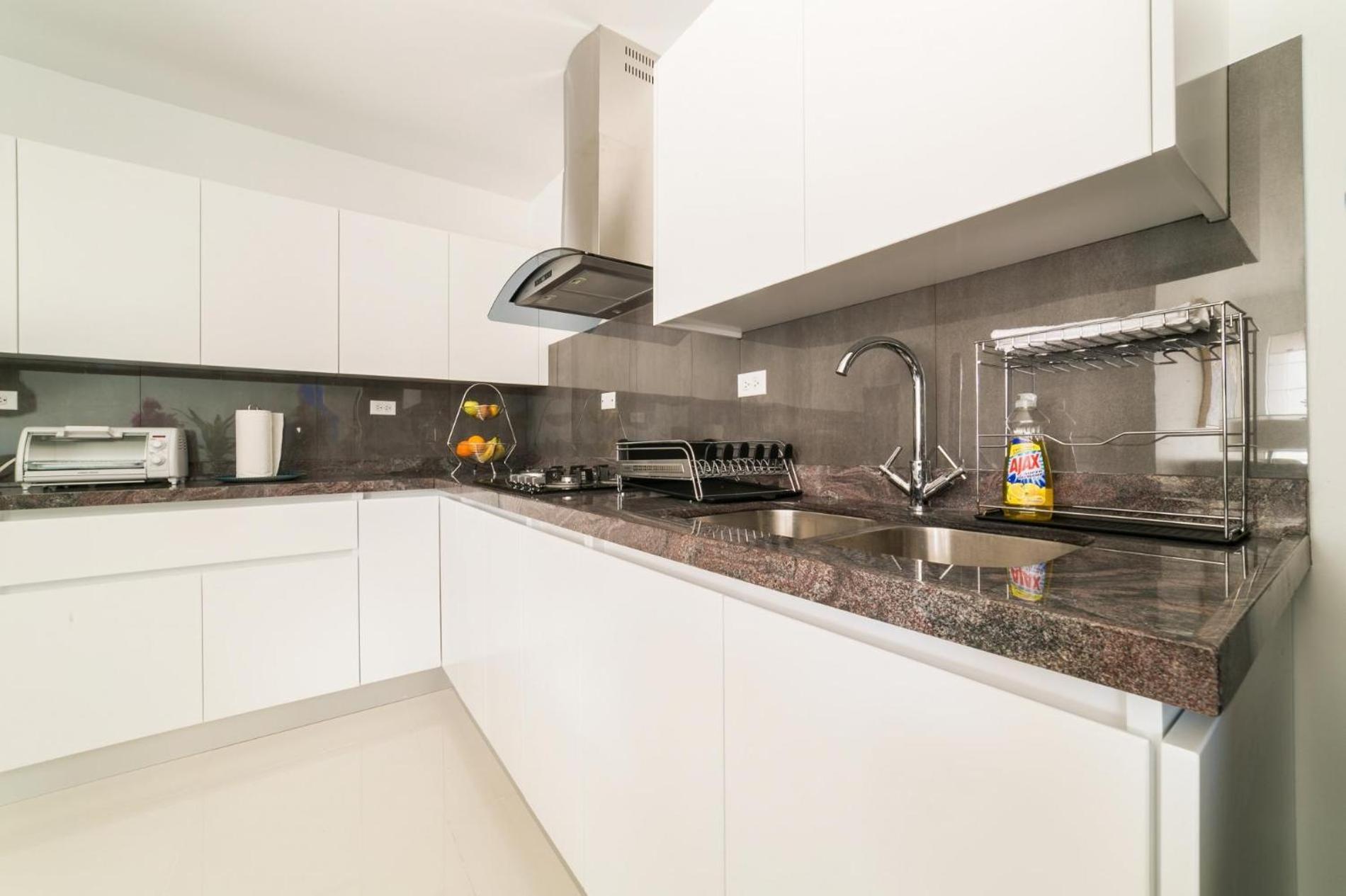 Koyari Modern Condos 9BR 7BA Sleeps 26 w/ Pool&Roof Deck Palm Beach Buitenkant foto