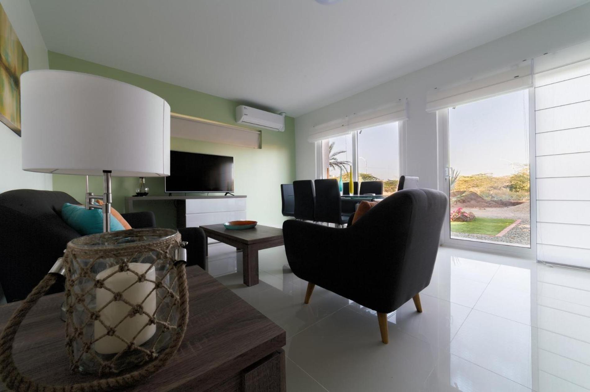 Koyari Modern Condos 9BR 7BA Sleeps 26 w/ Pool&Roof Deck Palm Beach Buitenkant foto