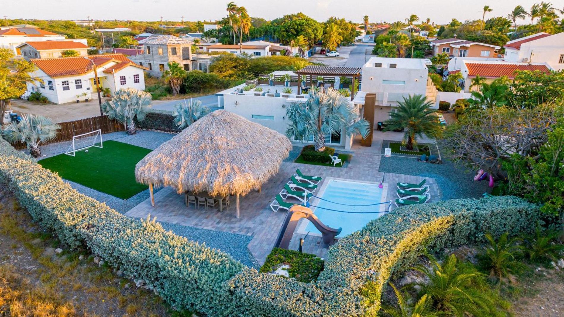 Koyari Modern Condos 9BR 7BA Sleeps 26 w/ Pool&Roof Deck Palm Beach Buitenkant foto