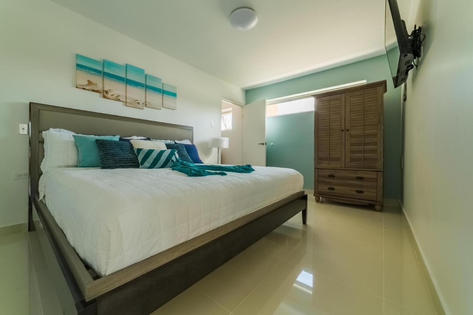 Koyari Modern Condos 9BR 7BA Sleeps 26 w/ Pool&Roof Deck Palm Beach Buitenkant foto