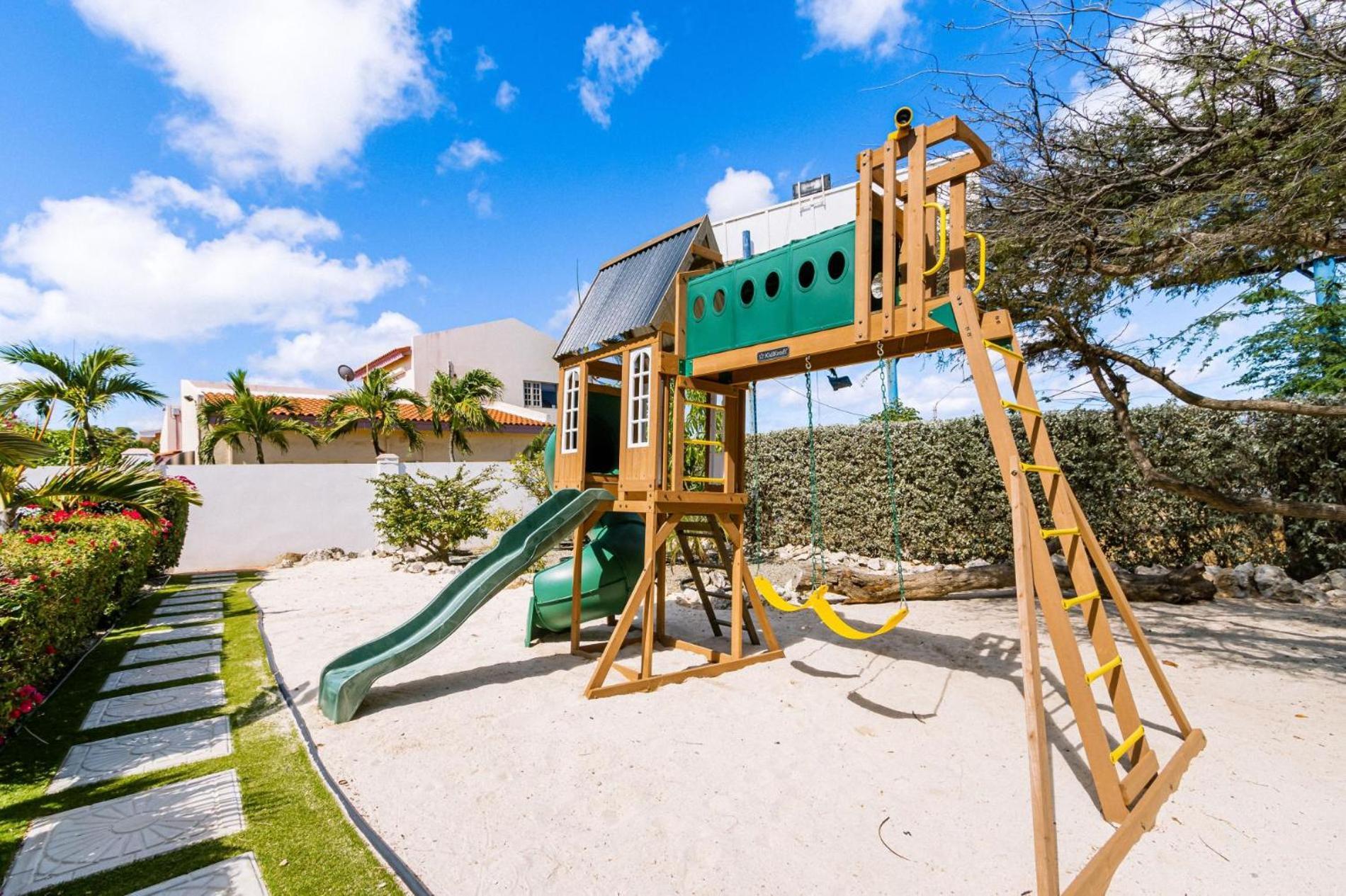 Koyari Modern Condos 9BR 7BA Sleeps 26 w/ Pool&Roof Deck Palm Beach Buitenkant foto