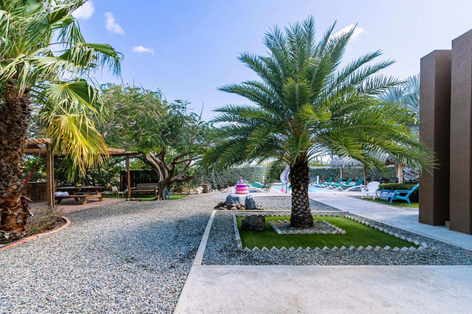 Koyari Modern Condos 9BR 7BA Sleeps 26 w/ Pool&Roof Deck Palm Beach Buitenkant foto
